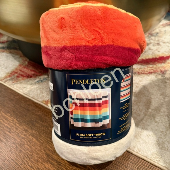 Pendleton Plush Throw 50" x 70" - Picture 5 of 5